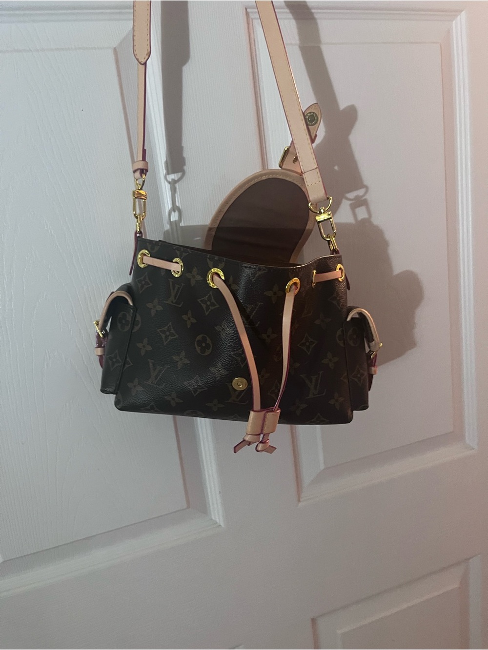 Non Louis Vitton Crossbody Drawstring Bag iBrown. It looks great. You’ll love it - Picture 6 of 10